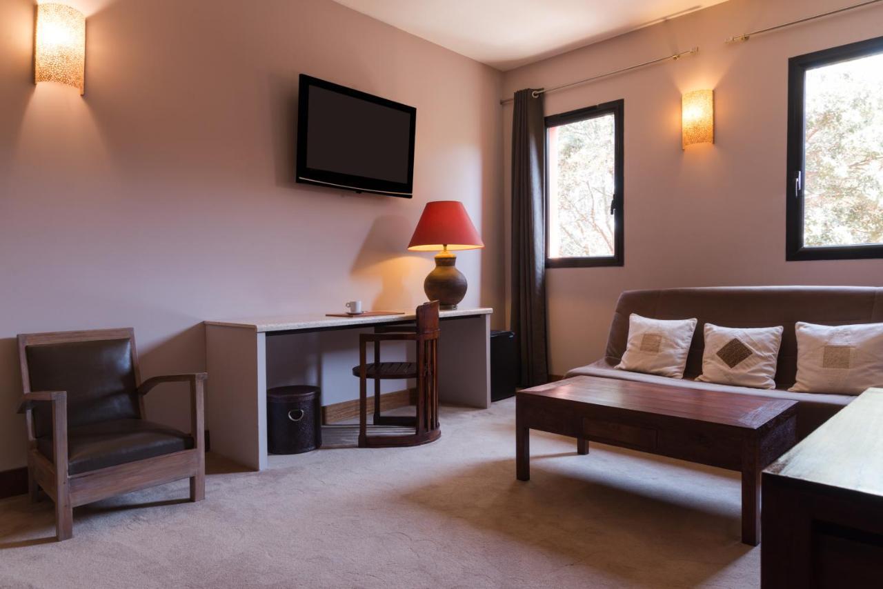 Hotel Restaurant Spa Disini Montpellier Est, The Originals Relais Castries Esterno foto